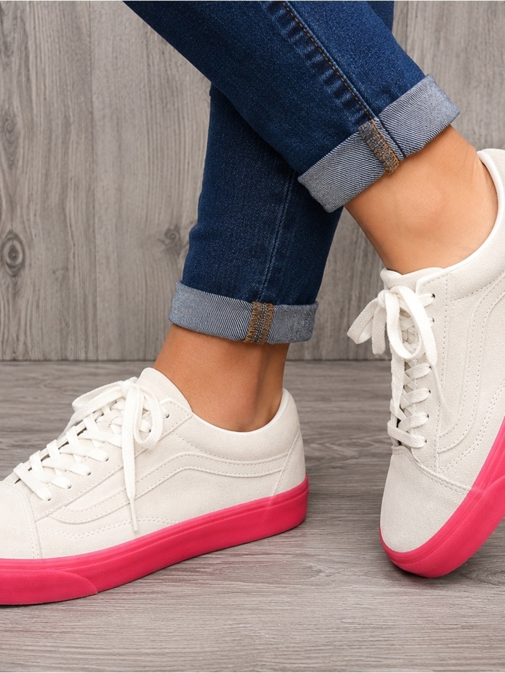 Vans Stackform Women’s Size 10 Ivory Suede Sneakers with Bright Pink Sole